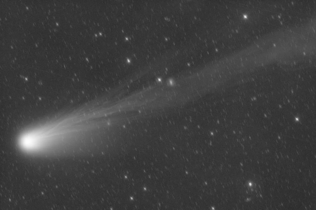 Tras 71 años el «cometa diablo» regresó y se puede ver durante este eclipse solar