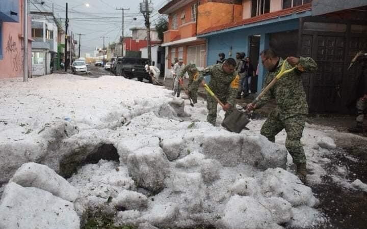 Intenso granizo y calles inundadas dejaron las fuertes lluvias en Puebla