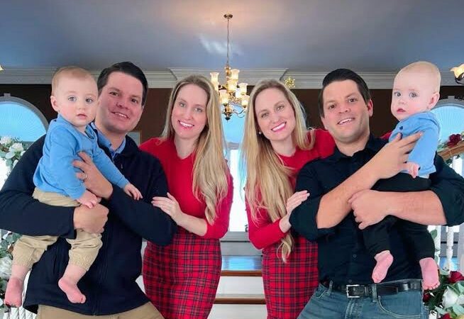 Hermanas gemelas que se casaron con gemelos revelan que sus hijos son hermanos y primos