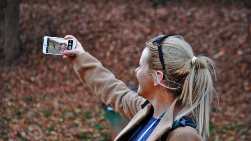 ¡Guarda el móvil! Si viajas, no te hagas selfies en estos sitios