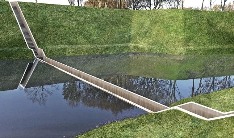 Puente peatonal hundido en Países Bajos parte las aguas como Moisés