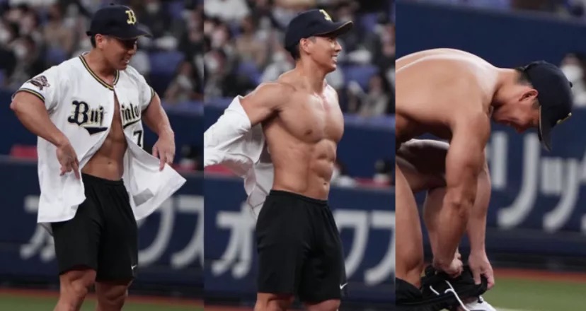 Bodybuilder japonés se desnuda en campo de béisbol y la dona para la caridad