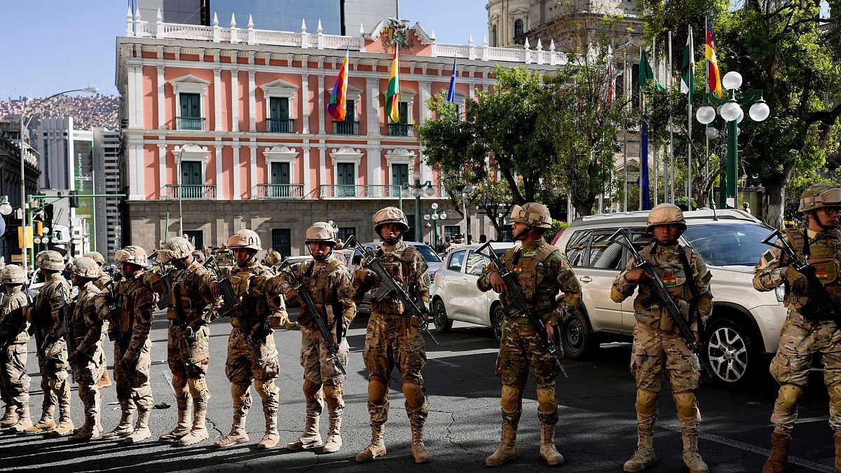 Ejército de Bolivia amenaza con tomar la presidencia en un intento de golpe de Estado