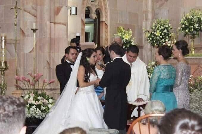 Novia abofetea a novio en plena boda