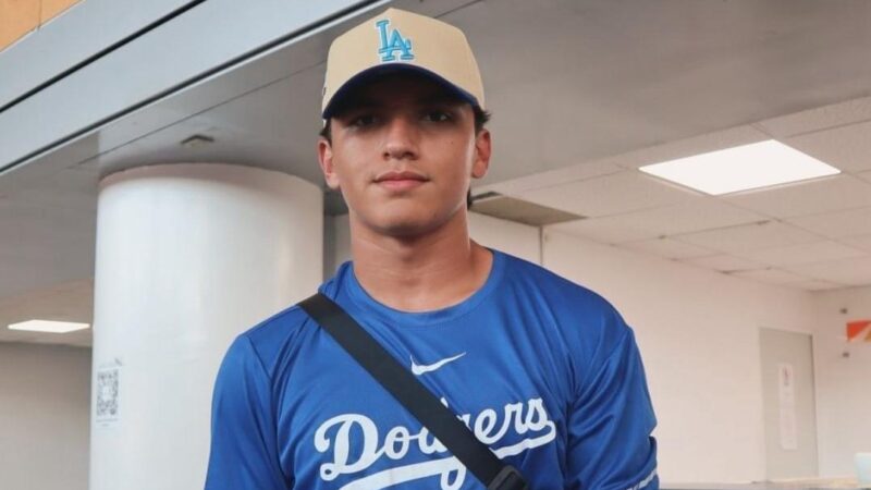 Ezequiel Rivera beisbolista mexicano de 14 años firma con los Dodgers