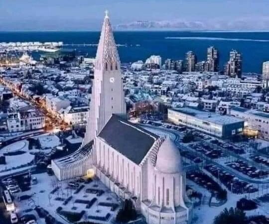 ISLANDIA: El país donde la educación y la medicina son gratuitas. No hay McDonald’s ni calabozos.