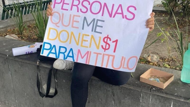 Joven busca 18,900 personas que le donen 1 peso para su título de maestra
