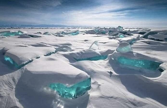 El Lago Baikal de Siberia, Rusia; una maravilla natural y un sitio del Patrimonio Mundial de la UNESCO.