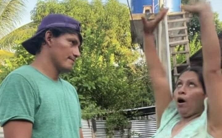 Se hizo famosa y terminó su matrimonio con su esposo que vende gallinas