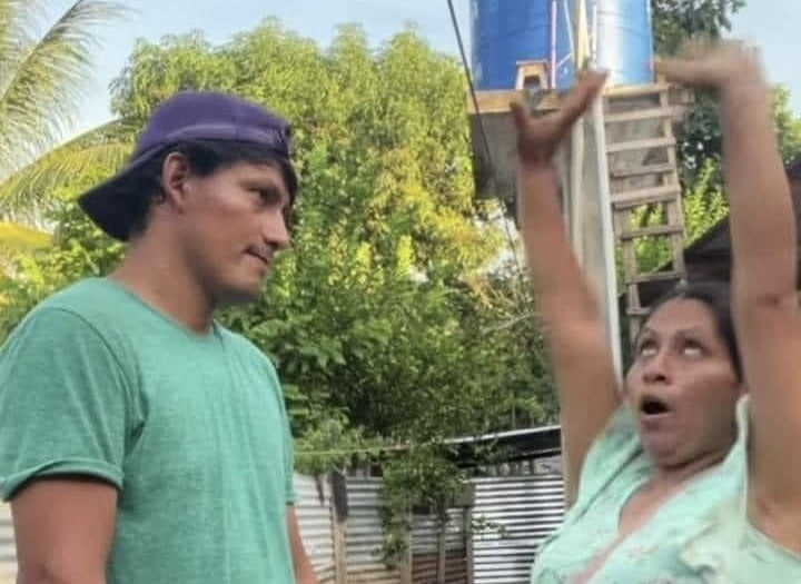 Se hizo famosa y terminó su matrimonio con su esposo que vende gallinas
