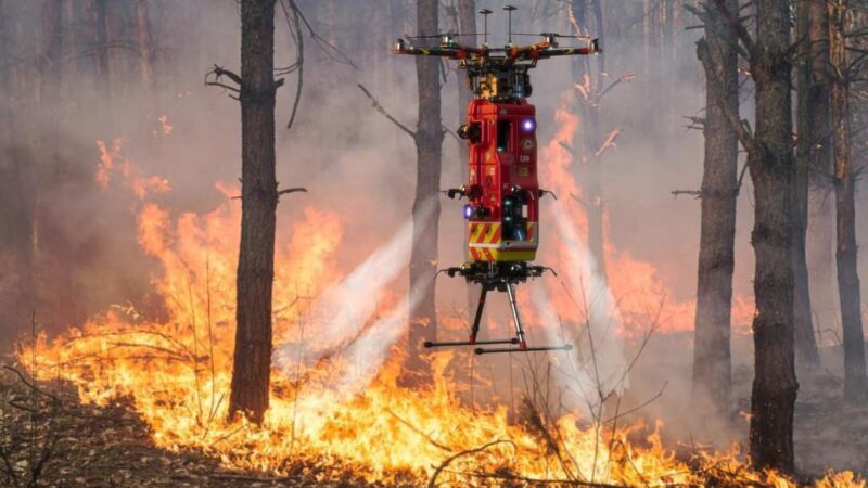 La tecnología que salva bosques: Drones que apagan incendios forestales desde el cielo