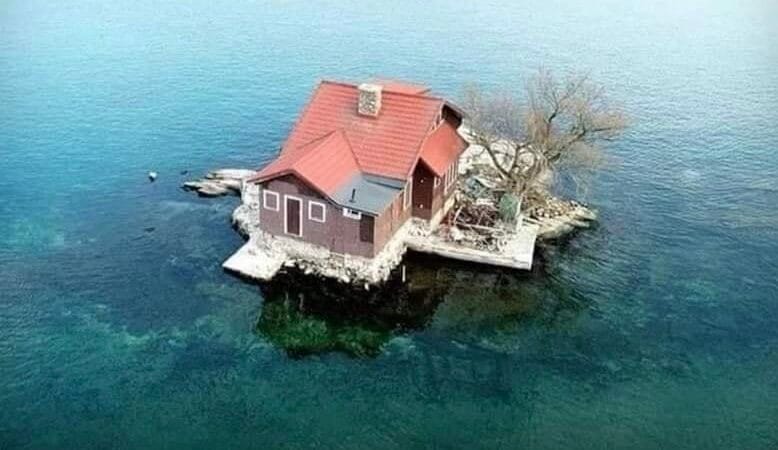 La isla habitada más pequeña del mundo Conocida como Just Enough Room Island