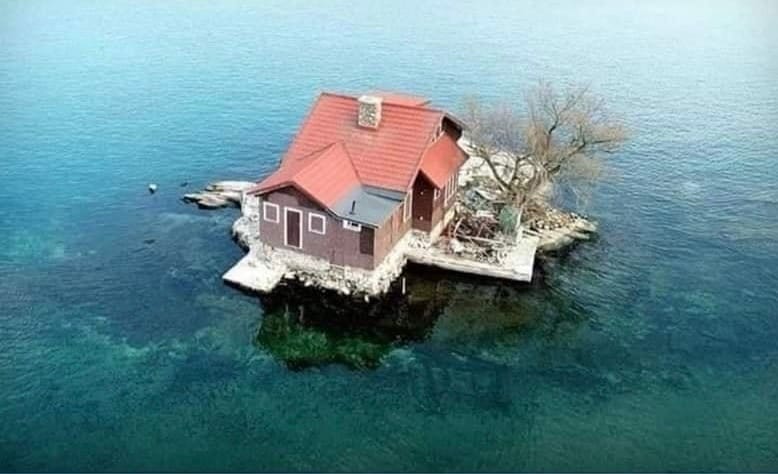 La isla habitada más pequeña del mundo Conocida como Just Enough Room Island
