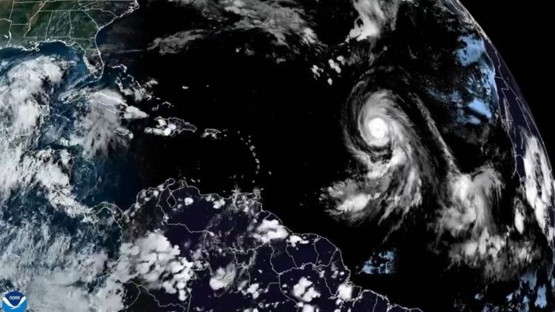 Kirk se intensifica rápidamente a huracán de categoría 3 en el Atlántico