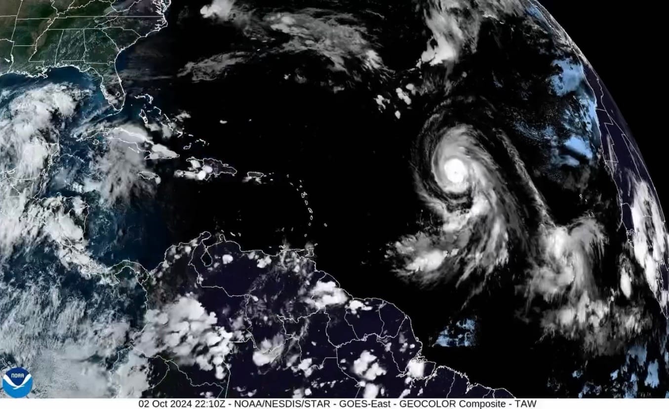 Kirk se intensifica rápidamente a huracán de categoría 3 en el Atlántico