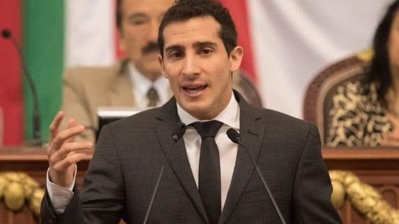 El primer gran golpe que da Romel Pacheco con las becas de los depostistas