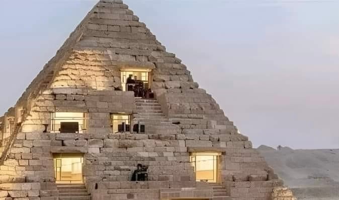 El Café Pirámide en Egipto; innovadora estructura arquitectónica construida en forma de pirámide