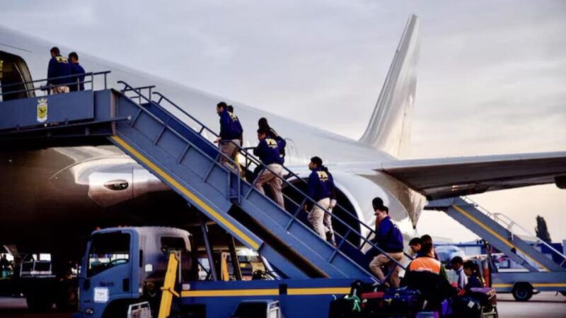 Expulsan de Chile a 56 personas extranjeras en vuelo chárter con destino a Bolivia, Colombia y Haití