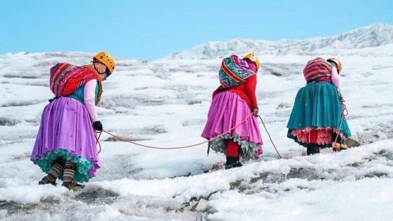 Arequipa Mujeres con polleras, expertas en escalar montañas ascenderán al Misti 