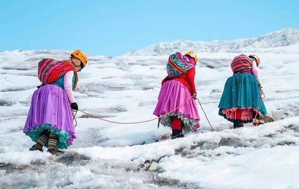 Arequipa Mujeres con polleras, expertas en escalar montañas ascenderán al Misti