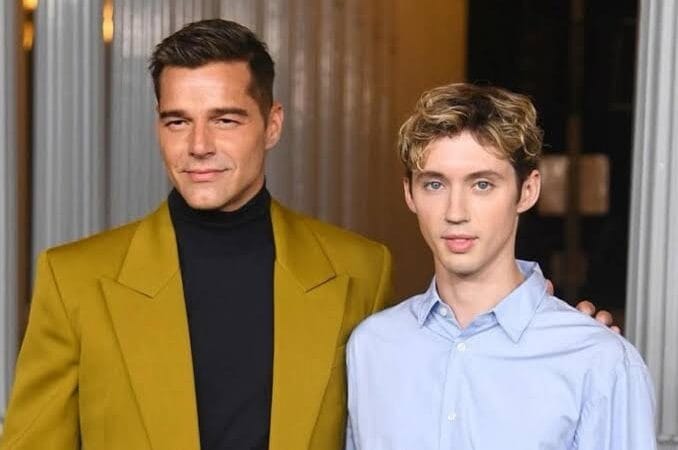 Ricky Martin estaría estrenando novio 23 años menor 