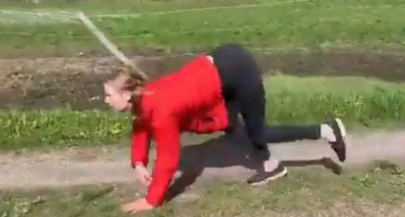 LA MUJER QUE SE CREE CABALLO