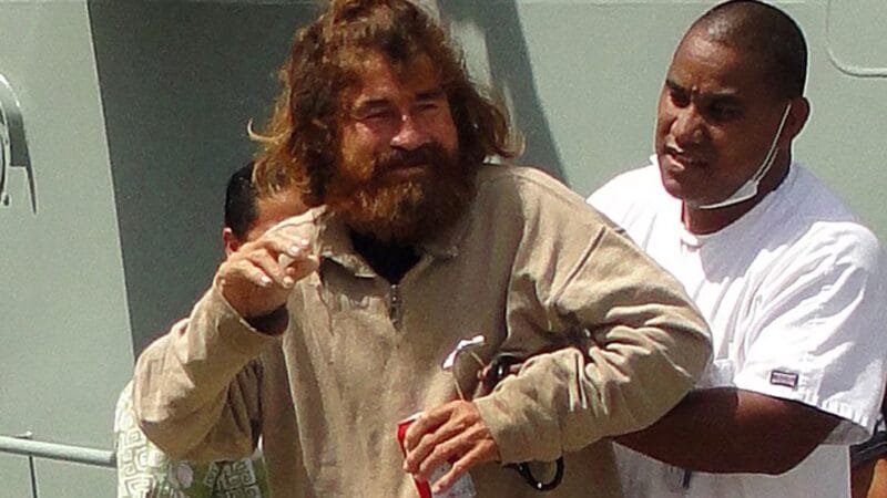 La historia de Salvador Alvarenga, el náufrago que sobrevivió 438 días a la deriva comiendo pájaros y pescados