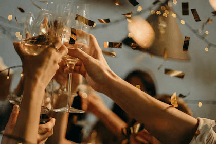 Las 90 mejores frases para desear un Feliz Año Nuevo 2025 por WhatsApp