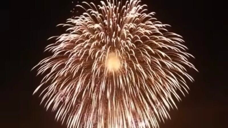 Japón lanza el fuego artificial más grande del mundo para iniciar el 2025