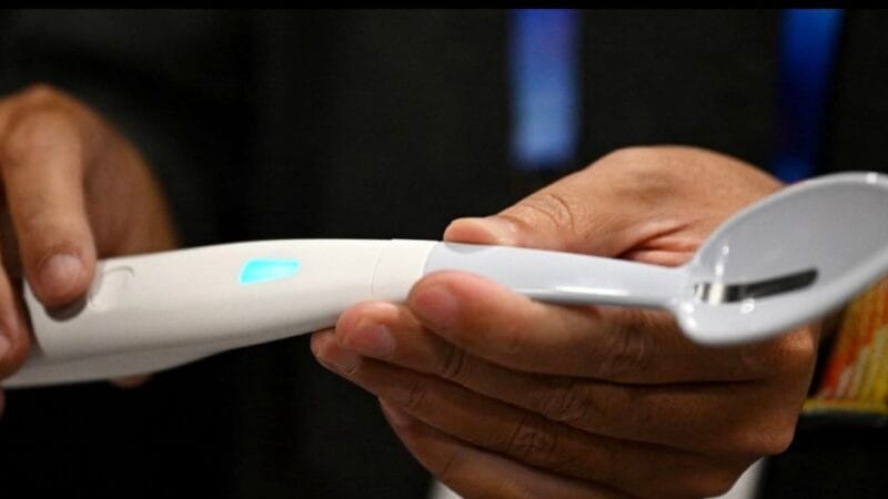 Inventan una cuchara inteligente que estimula el sabor a salado sin comer sal