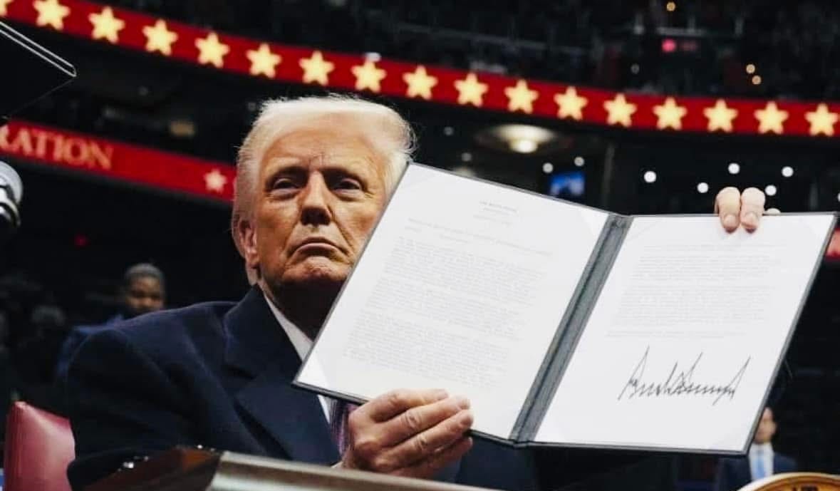 Trump firma varias órdenes ejecutivas en su primer día de gobierno