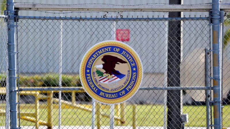 Trump prohibió que «mujeres trans» cumplan su pena en cárceles para reclusas femeninas