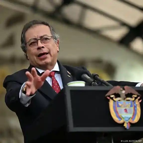 Colombia impide entrada de aviones militares de EE.UU. con deportados