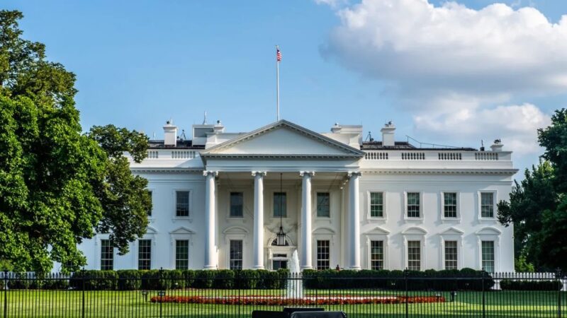 La Casa Blanca Califica a Todos los Indocumentados Detenidos en EE.UU. como “Criminales”