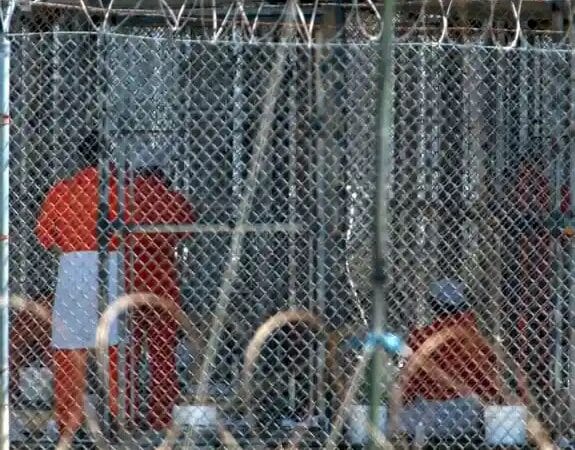 Trump quiere enviar a migrantes indocumentados a Guantánamo