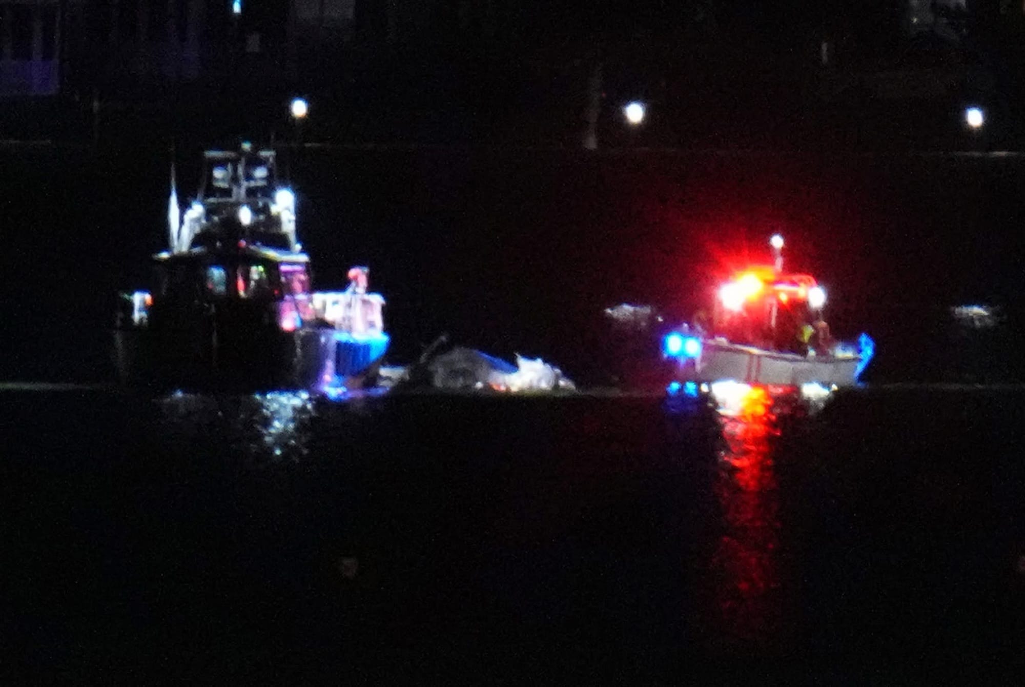 Descartan sobrevivientes tras accidente de avión de American Airlines y un helicóptero en Washington