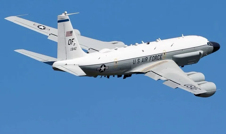 Avión espía de la fuerza Aérea de los Estados Unidos sobrevuela el Golfo de California, México