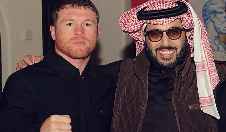 ‘Canelo’ Álvarez firma con el jeque y dejará Las Vegas para pelear en Arabia Saudita en 2025 y 2026