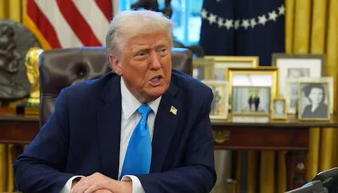Trump veta a AP del Despacho Oval por no usar “Golfo de América”