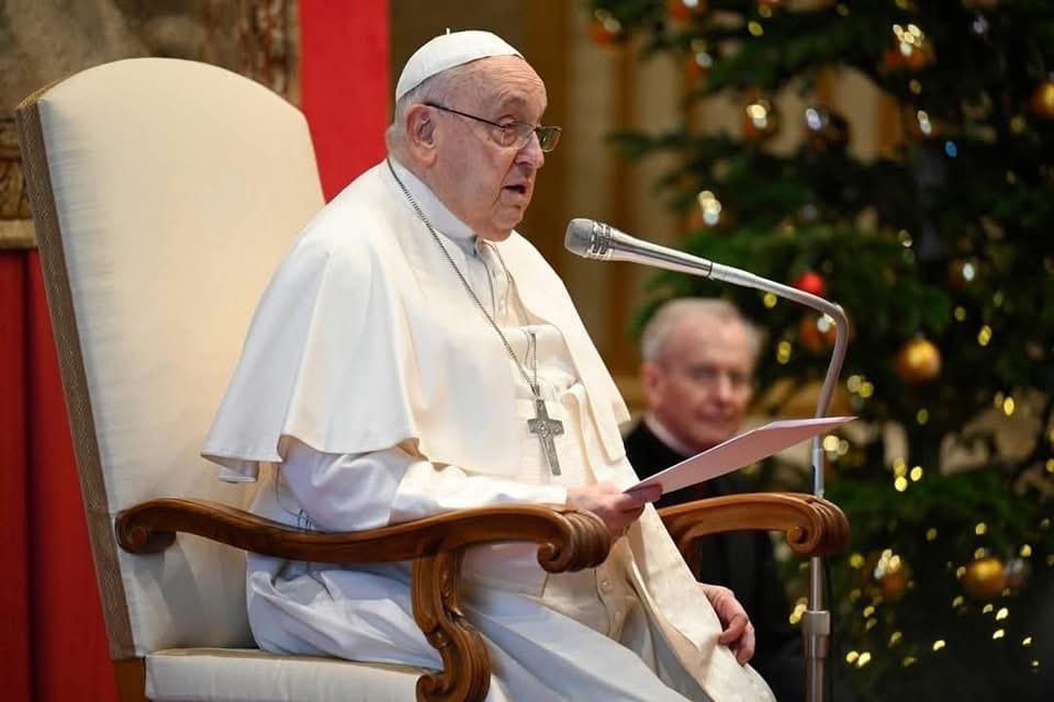 Papa Francisco fue hospitalizado por bronquitis