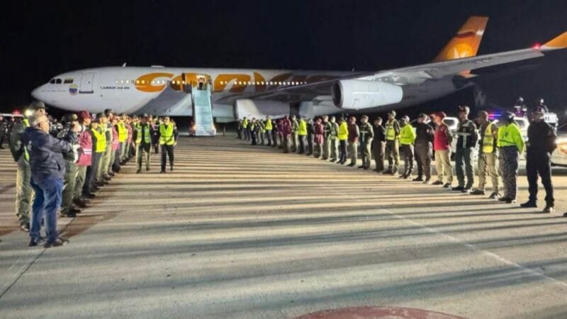 Aterriza en Venezuela un avión con los 177 migrantes que estaban retenidos en Guantánamo