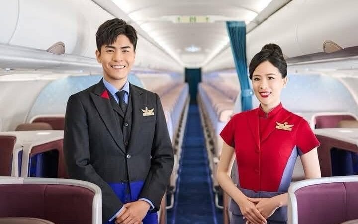 Uniformes de l@s sobrecargo y su evolución con el paso del tiempo