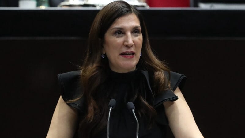 Kenia López del PAN presenta iniciativa para cambiar el nombre del país de ‘Estados Unidos Mexicanos’ a solo ‘México.