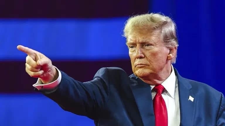 Donald Trump suspende licencias petroleras a Venezuela