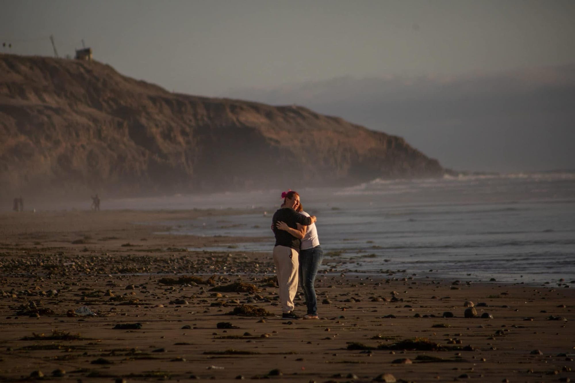 Dos menores de edad fueron arrastrados por el mar en Playas de Tijuana