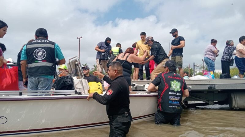 Guardia Estatal recorre sectores más afectados por inundaciones en Reynosa y rescata a población