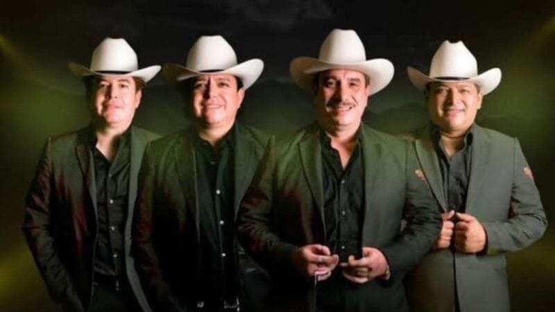 Les cancelarían las visas a “Los Alegres del Barranco” por proyectar fotos de ‘El Mencho’ en Jalisco