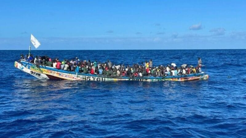 Embarcación con 30 migrantes a bordo se volcó en el Mediterráneo; solo cinco se salvaron