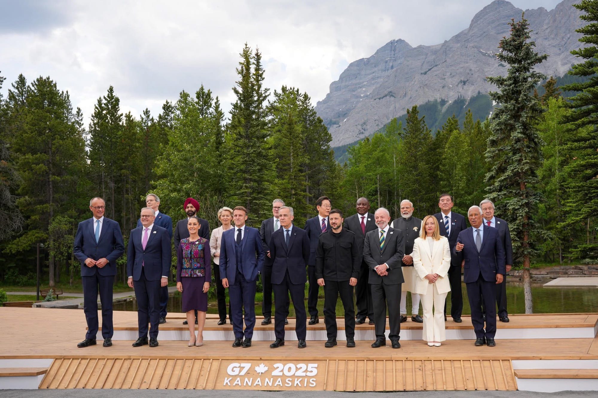 Sheinbaum junto a líderes mundiales en la Cumbre del G7 en Canadá