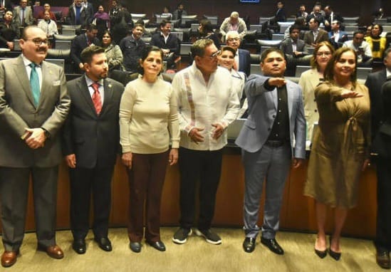 ¡Cantante Erasmo Catarino rinde protesta como senador suplente!